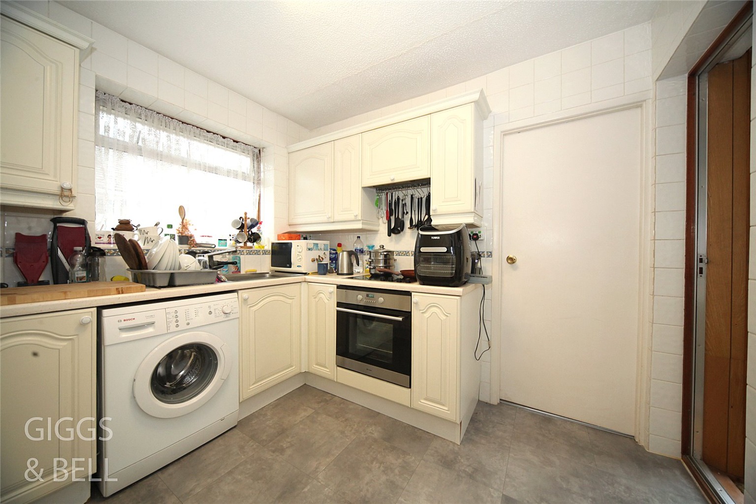 2 bed semi-detached bungalow for sale in Stopsley Way, Luton 4