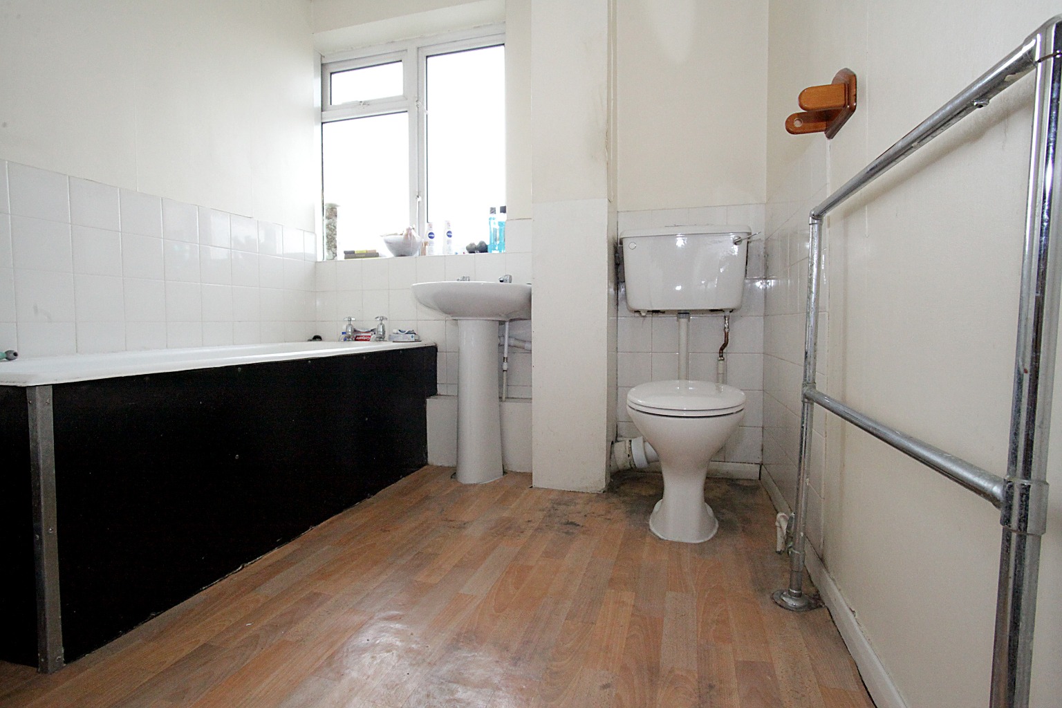 2 bed flat for sale in The Larches, Luton  - Property Image 5
