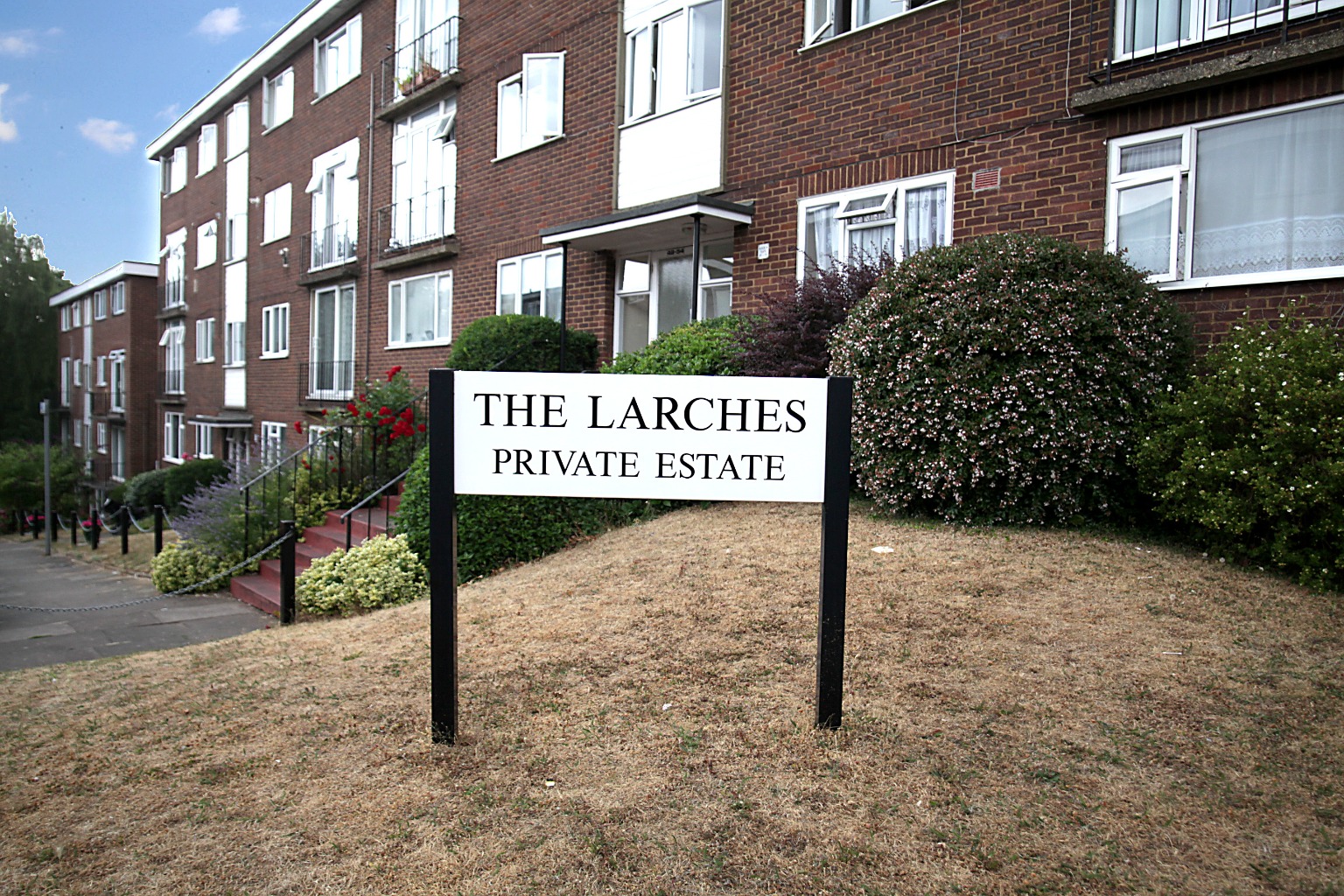 2 bed flat for sale in The Larches, Luton 1