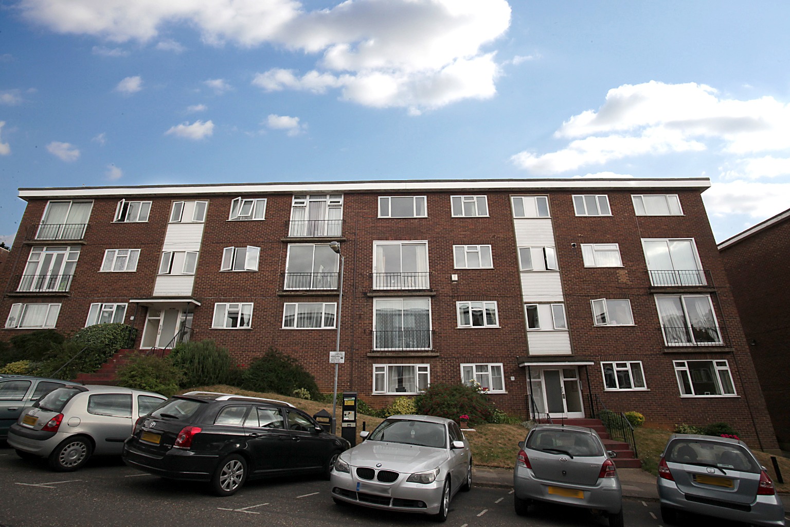 2 bed flat for sale in The Larches, Luton - Property Image 1