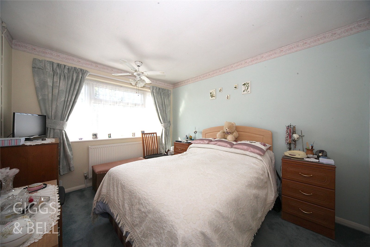 3 bed link detached house for sale in Brompton Close, Luton 7
