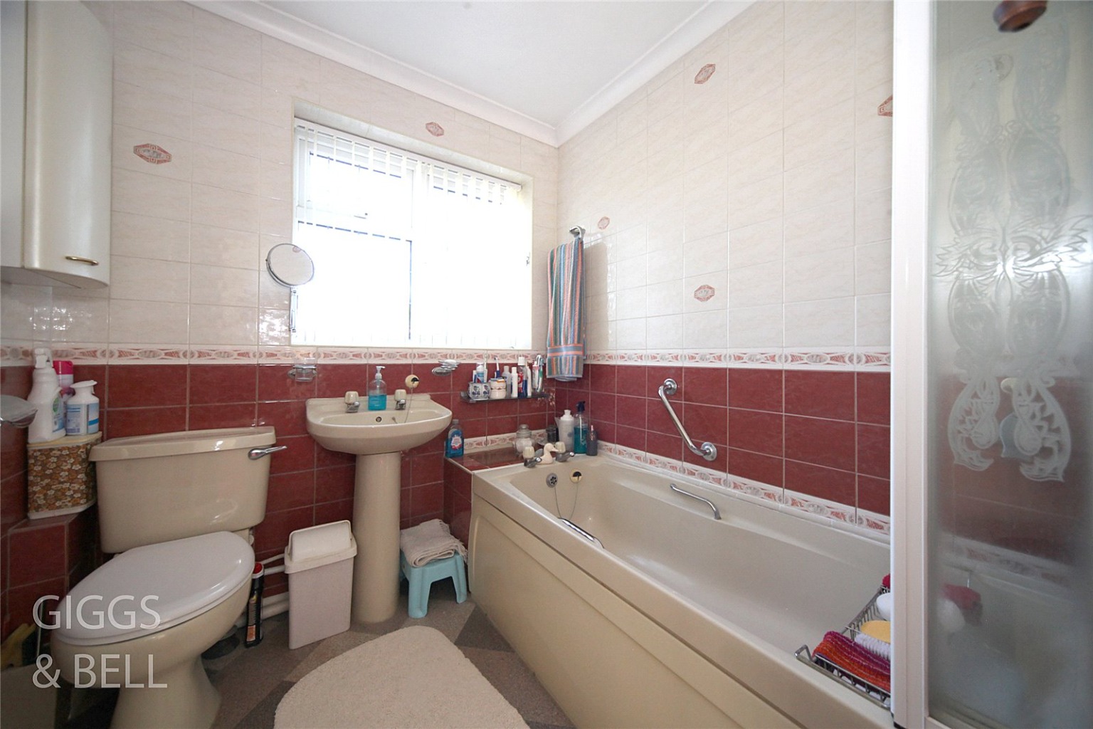 3 bed link detached house for sale in Brompton Close, Luton 10