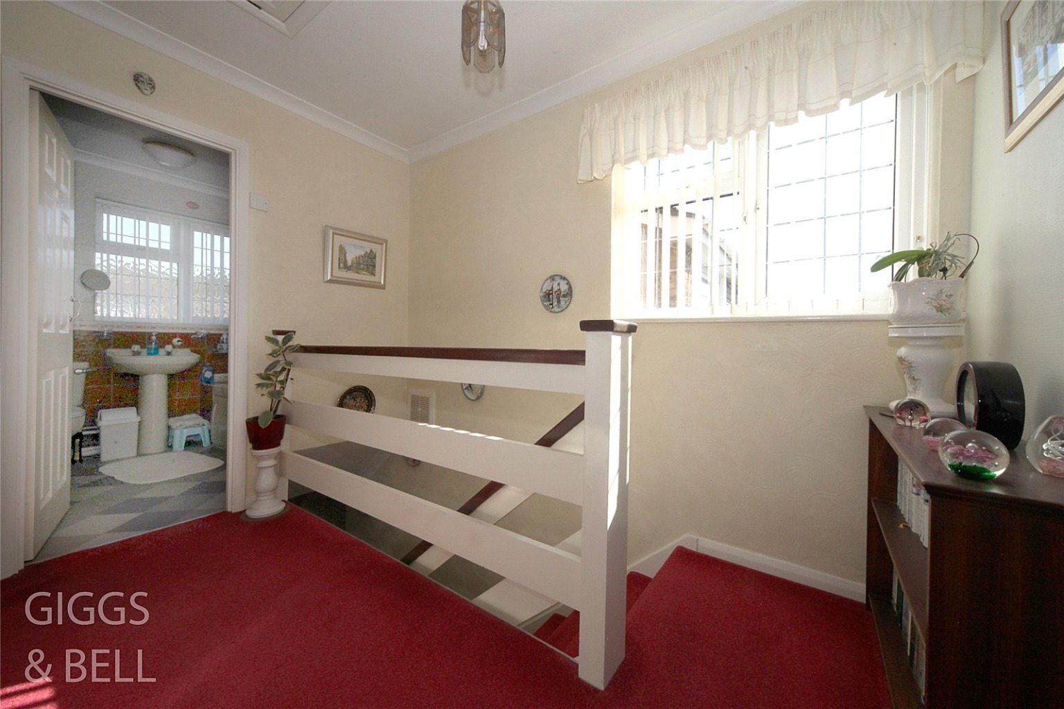 3 bed link detached house for sale in Brompton Close, Luton 6