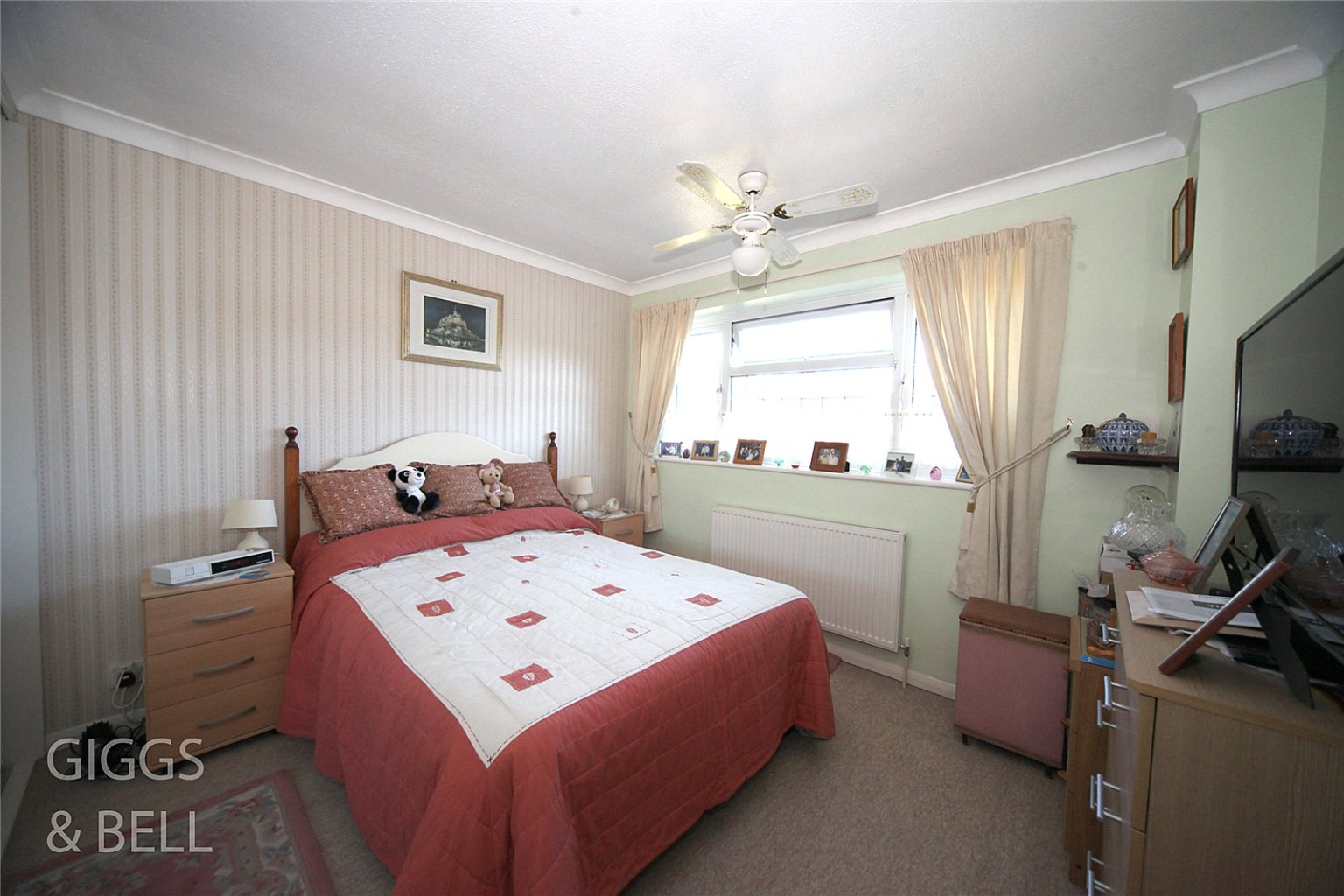 3 bed link detached house for sale in Brompton Close, Luton 8