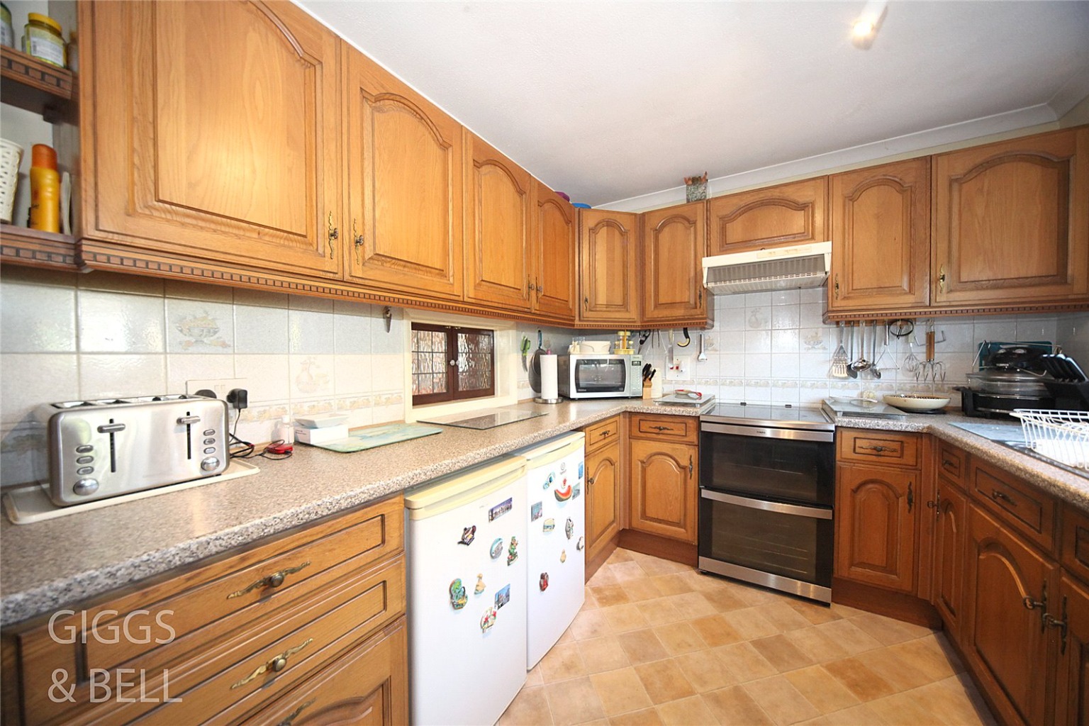 3 bed link detached house for sale in Brompton Close, Luton 4