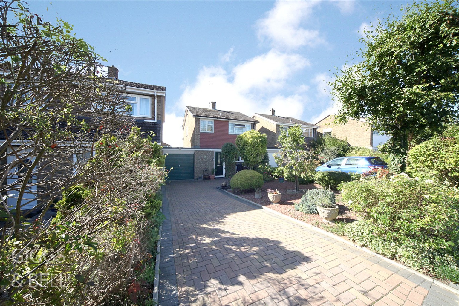 3 bed link detached house for sale in Brompton Close, Luton - Property Image 1