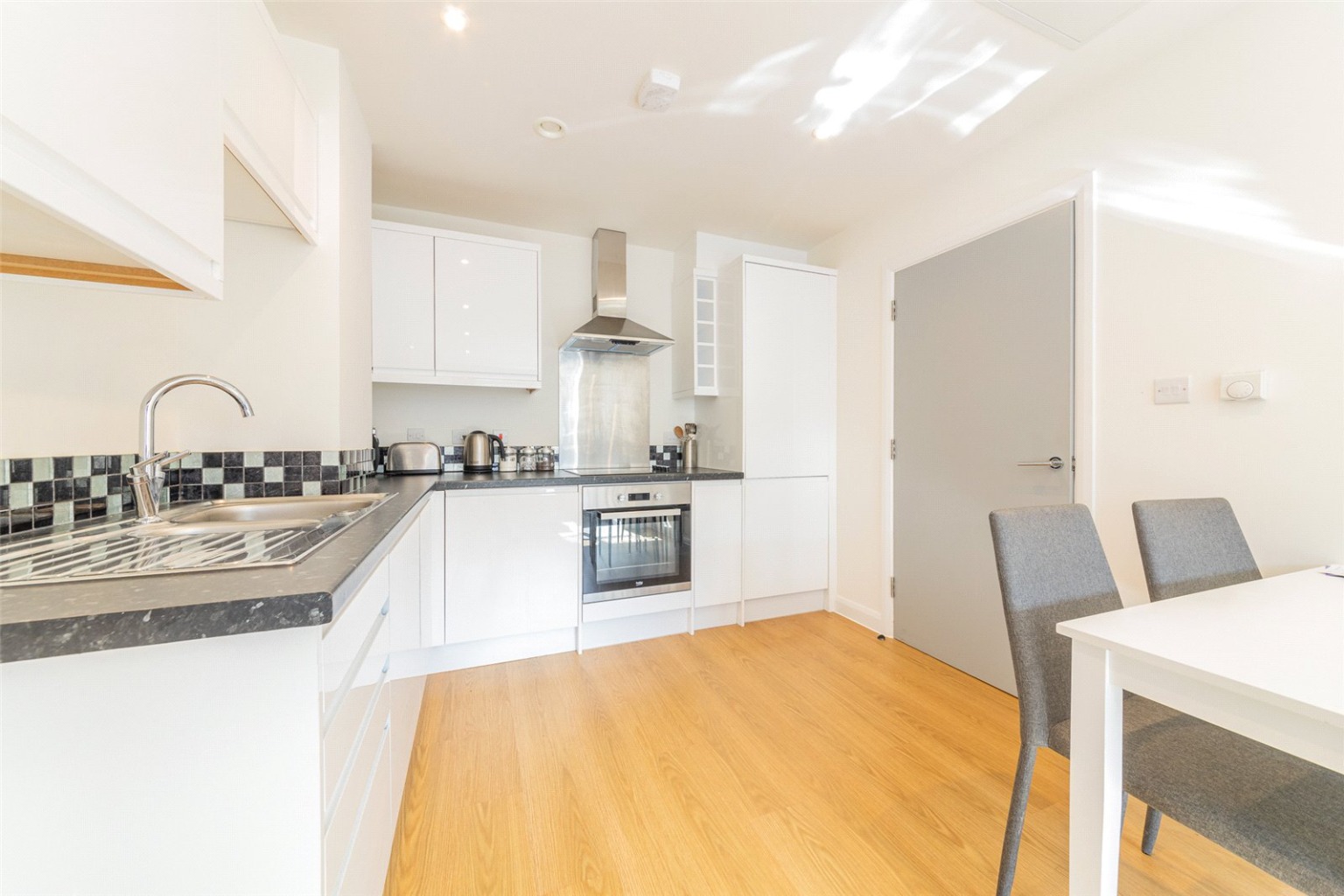 1 bed flat for sale in Napier Road, Luton 4