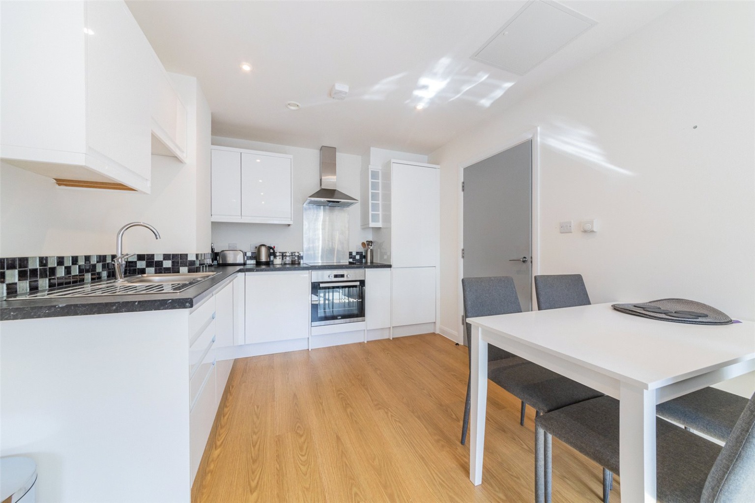 1 bed flat for sale in Napier Road, Luton 5