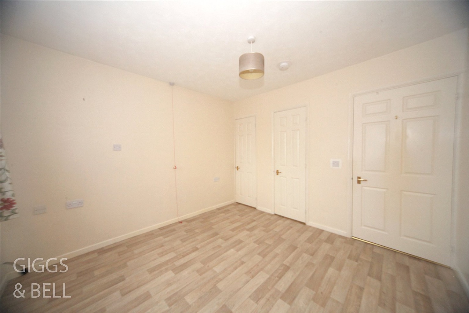 2 bed semi-detached bungalow for sale in Edgcott Close, Luton 8