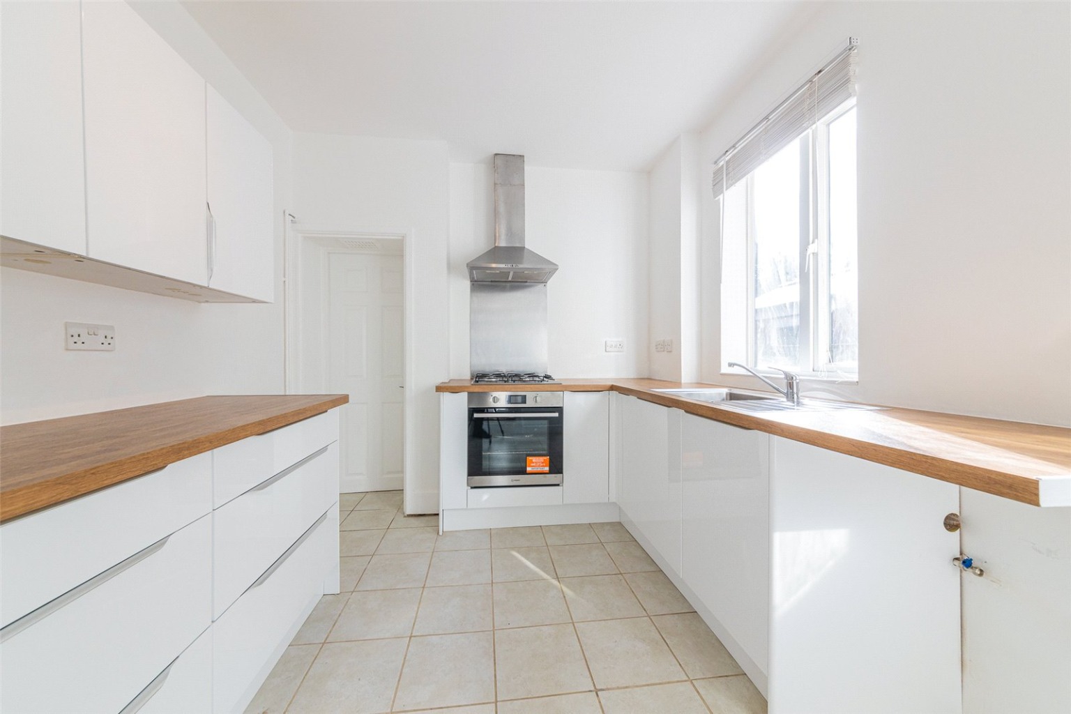 3 bed terraced house for sale in Talbot Road, Luton 5