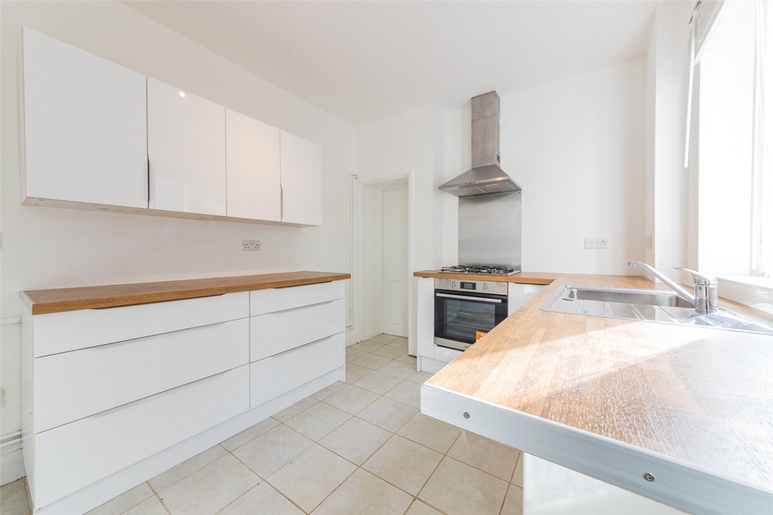 3 bed terraced house for sale in Talbot Road, Luton 4