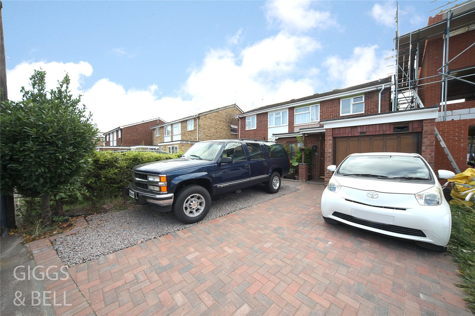 4 bed semi-detached house for sale in Tenby Drive, Luton  - Property Image 1