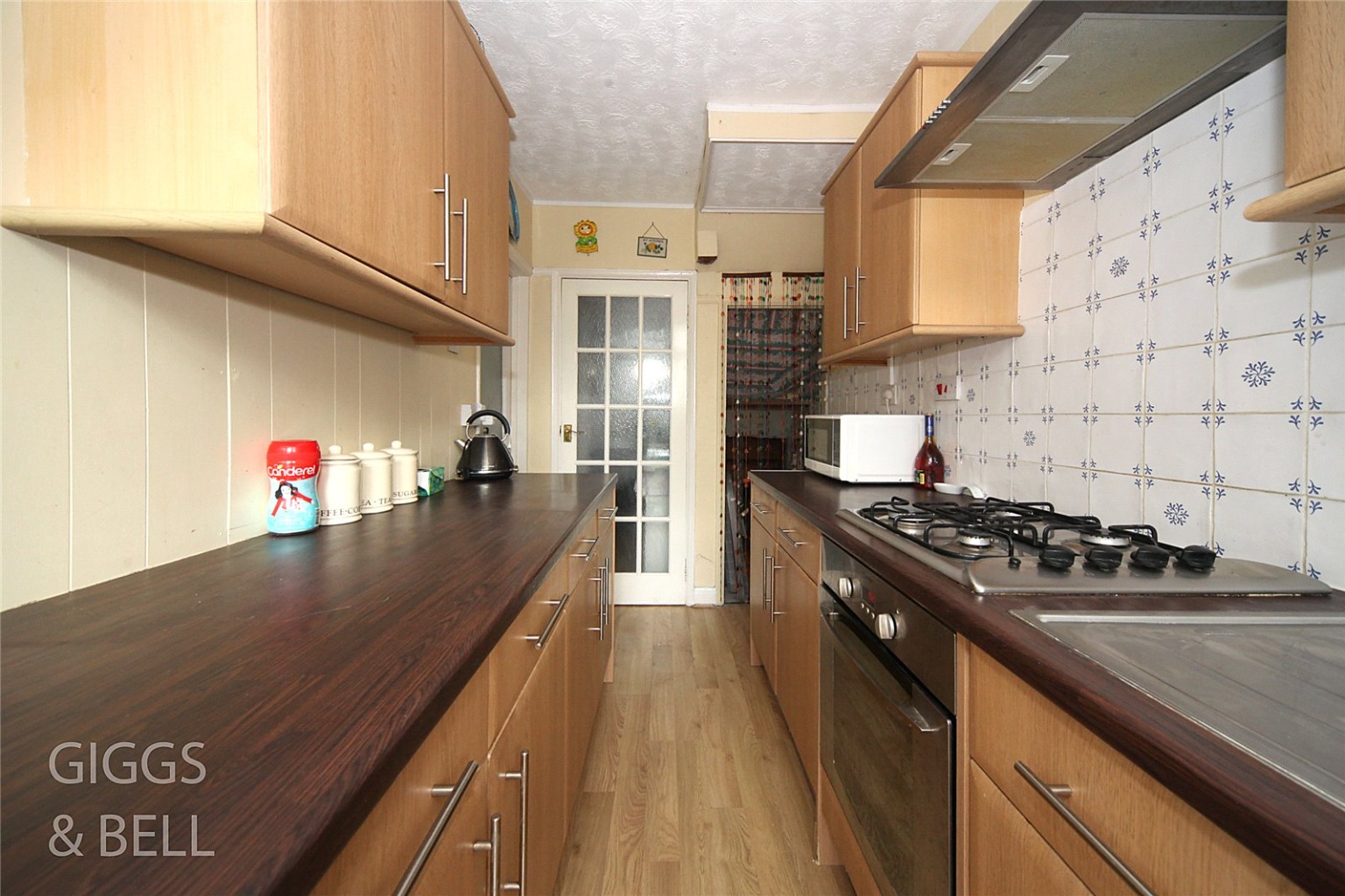 4 bed terraced house for sale in Chester Avenue, Luton 5