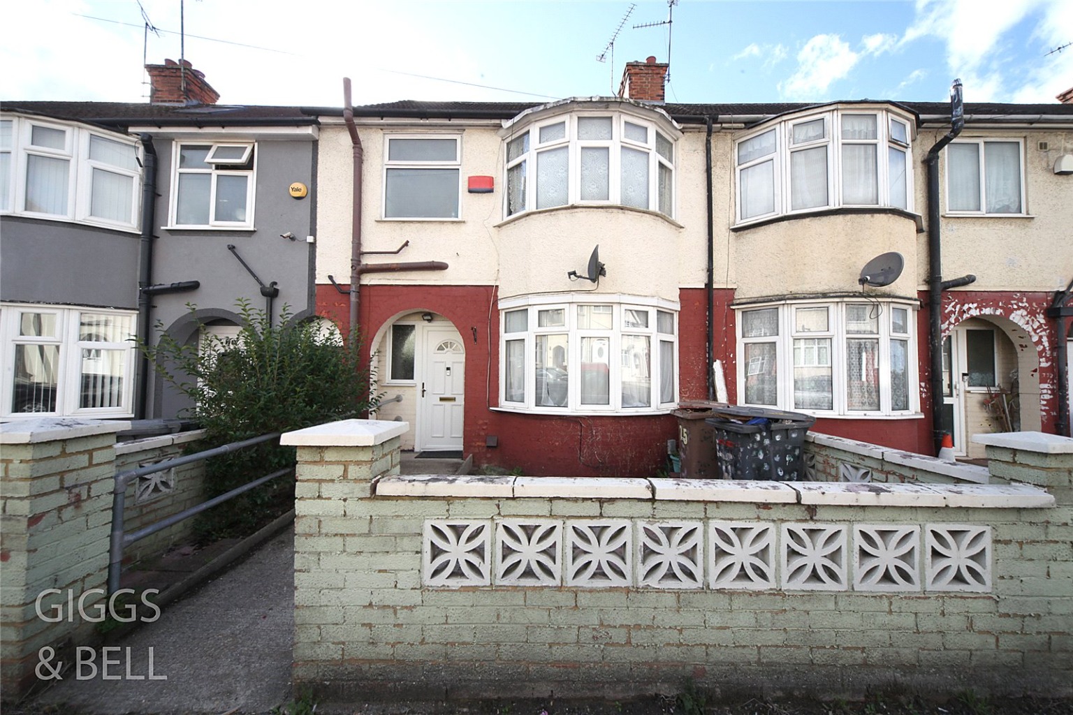 4 bed terraced house for sale in Chester Avenue, Luton, LU4 