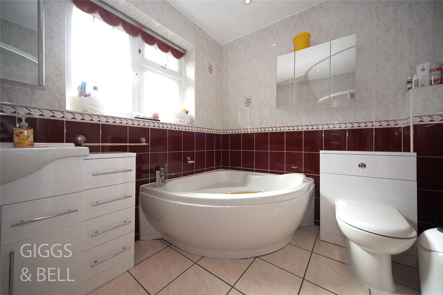 4 bed semi-detached house for sale in Knoll Rise, Luton 14