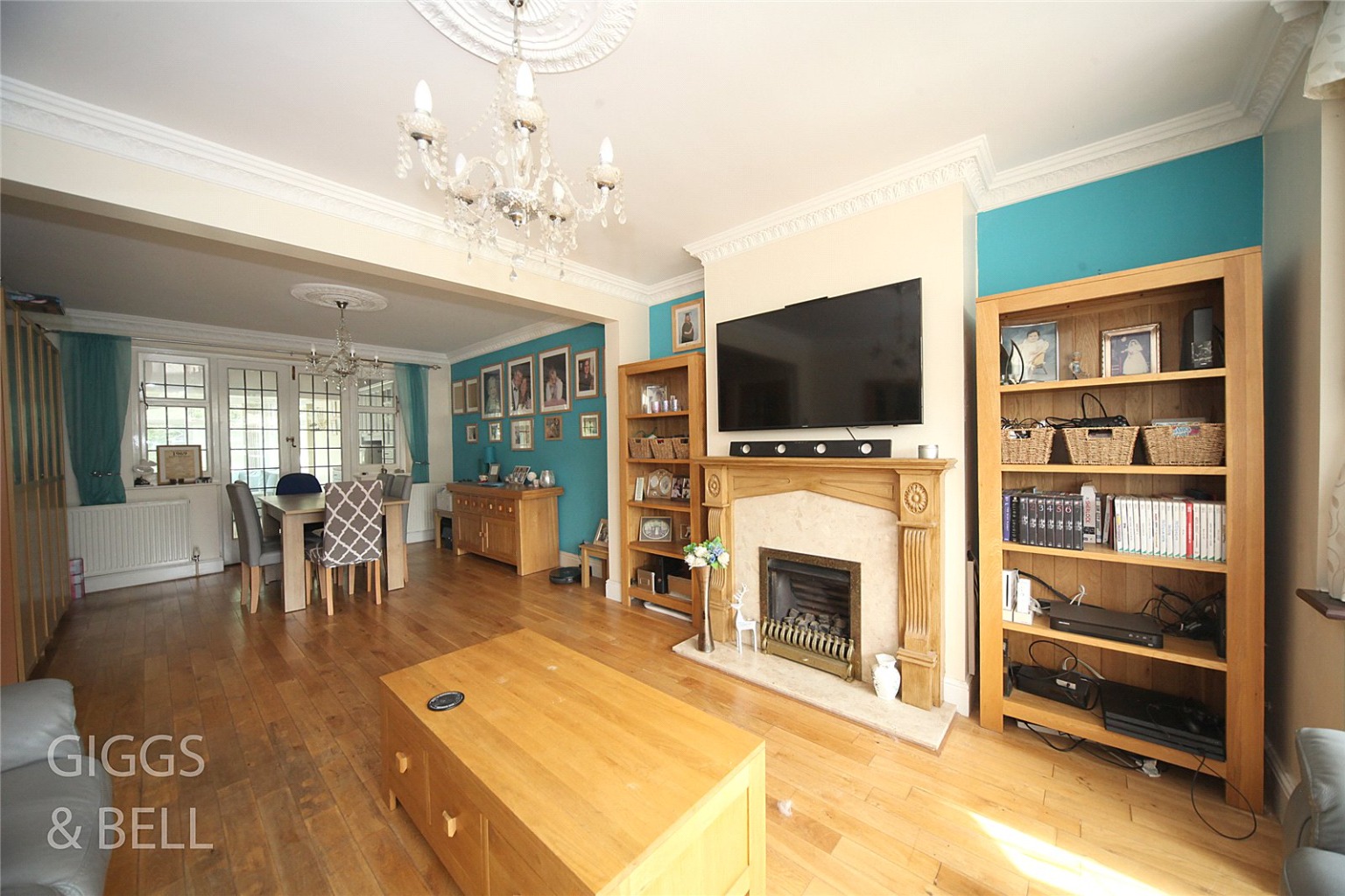 4 bed semi-detached house for sale in Knoll Rise, Luton  - Property Image 2