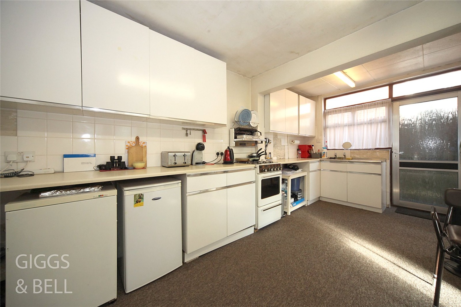 3 bed semi-detached house for sale in Stanford Road, Luton  - Property Image 5