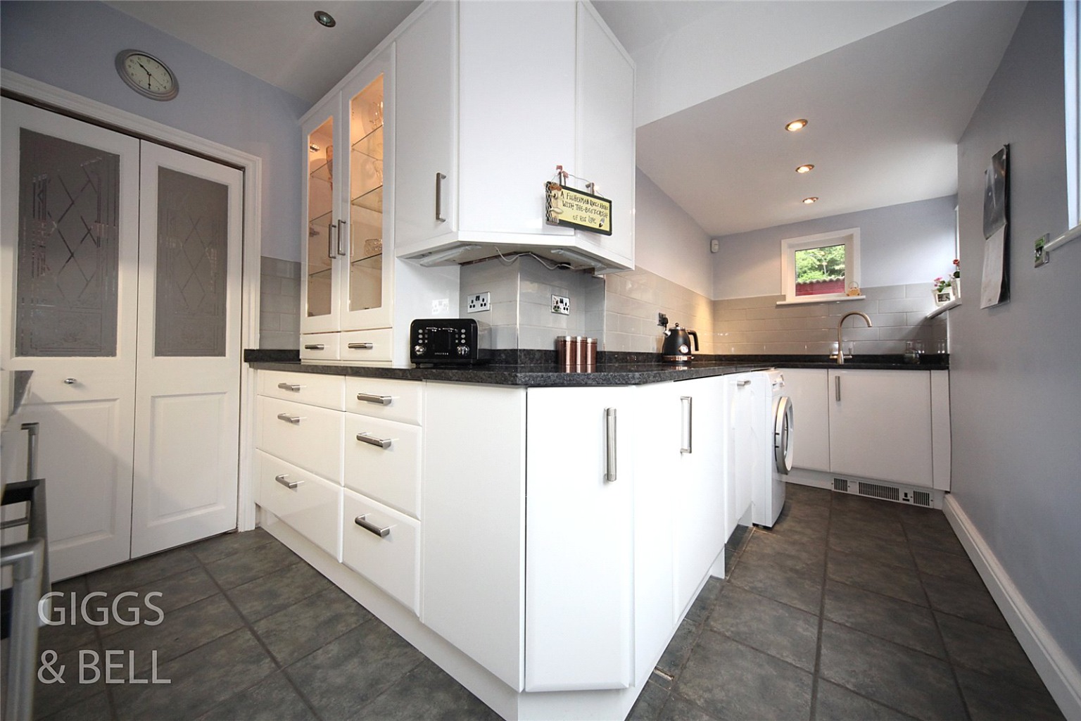 3 bed detached house for sale in Wardown Crescent, Luton 6