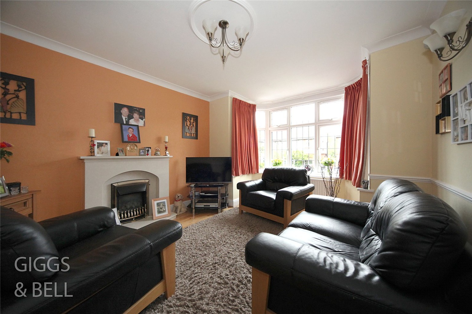 3 bed detached house for sale in Wardown Crescent, Luton  - Property Image 3