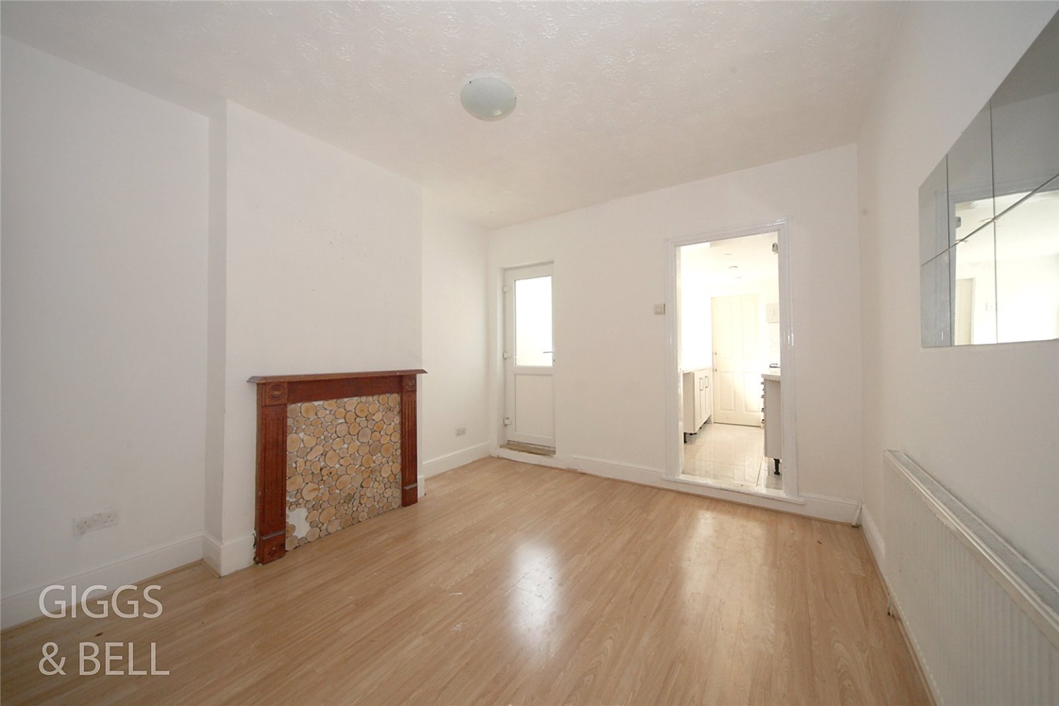 2 bed terraced house for sale in St Peters Road, Luton 4