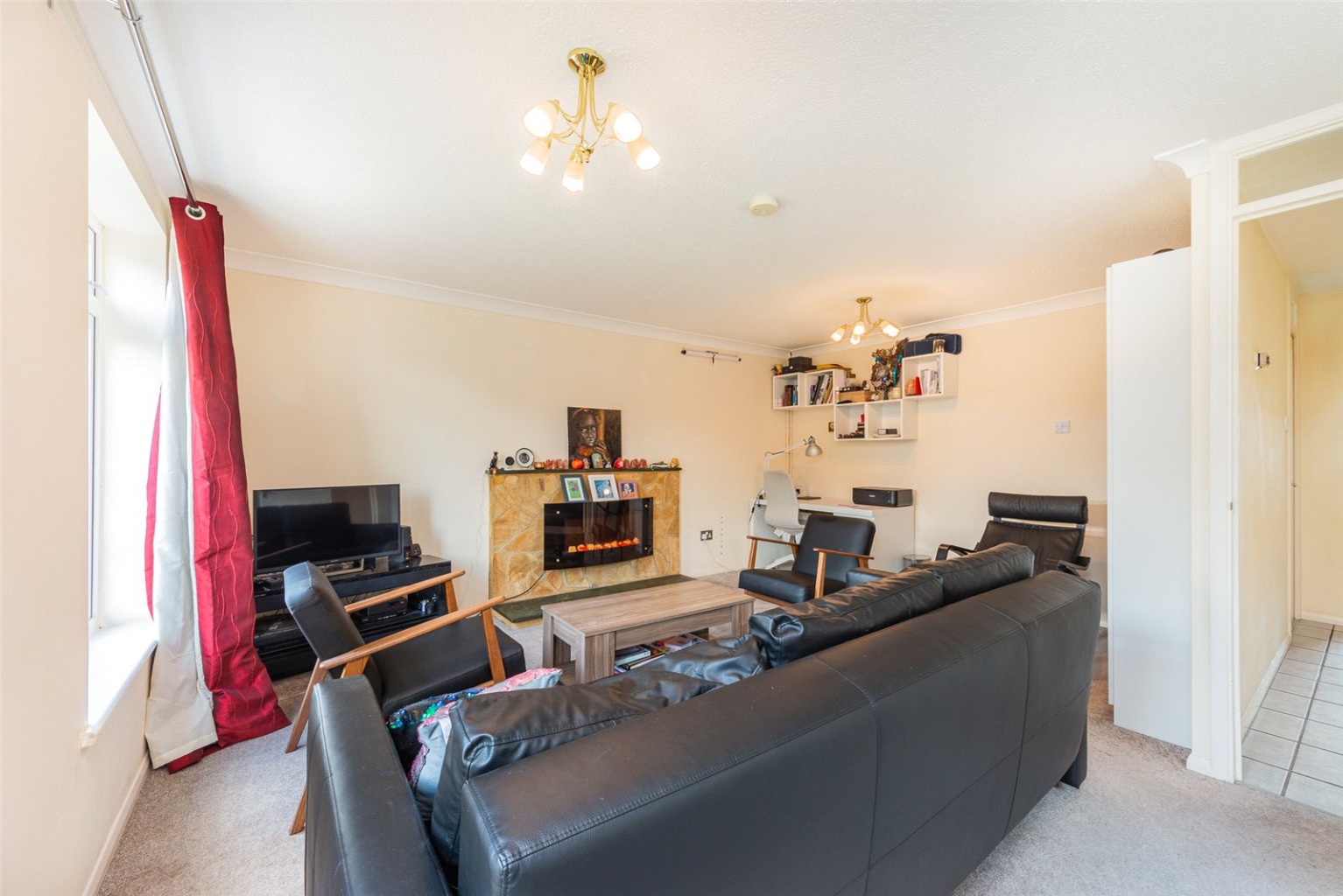 3 bed detached house for sale in Barford Rise, Luton 2
