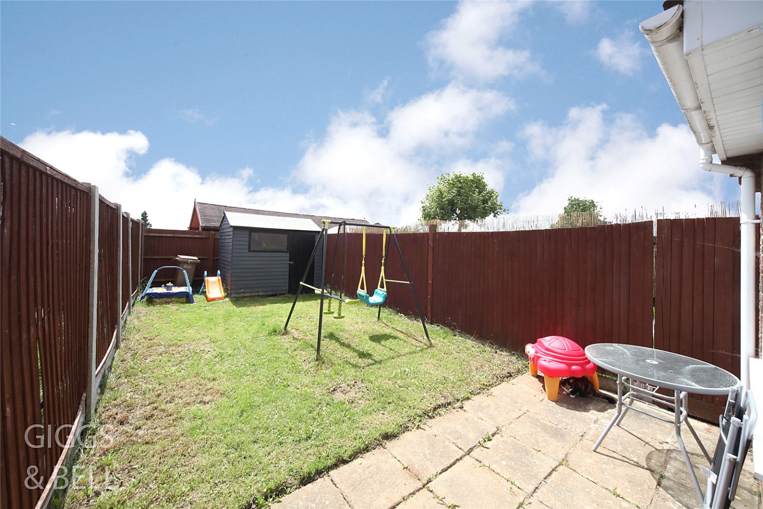 2 bed terraced house for sale in Edkins Close, Luton 10