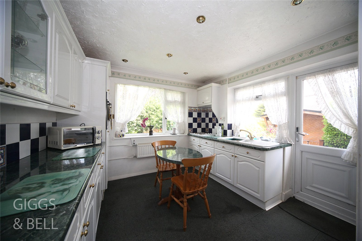 3 bed detached bungalow for sale in Lime Close, Bedford 6