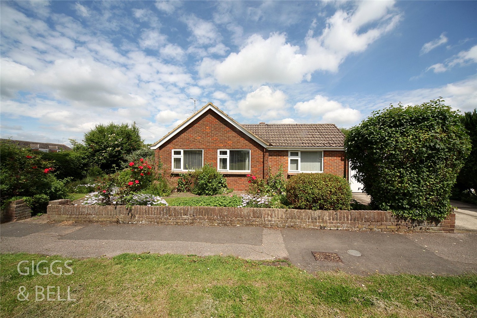 3 bed detached bungalow for sale in Lime Close, Bedford, MK45
