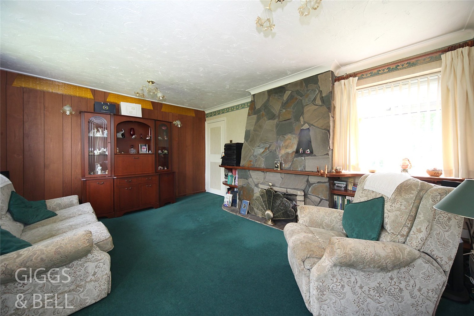 3 bed detached bungalow for sale in Lime Close, Bedford 2