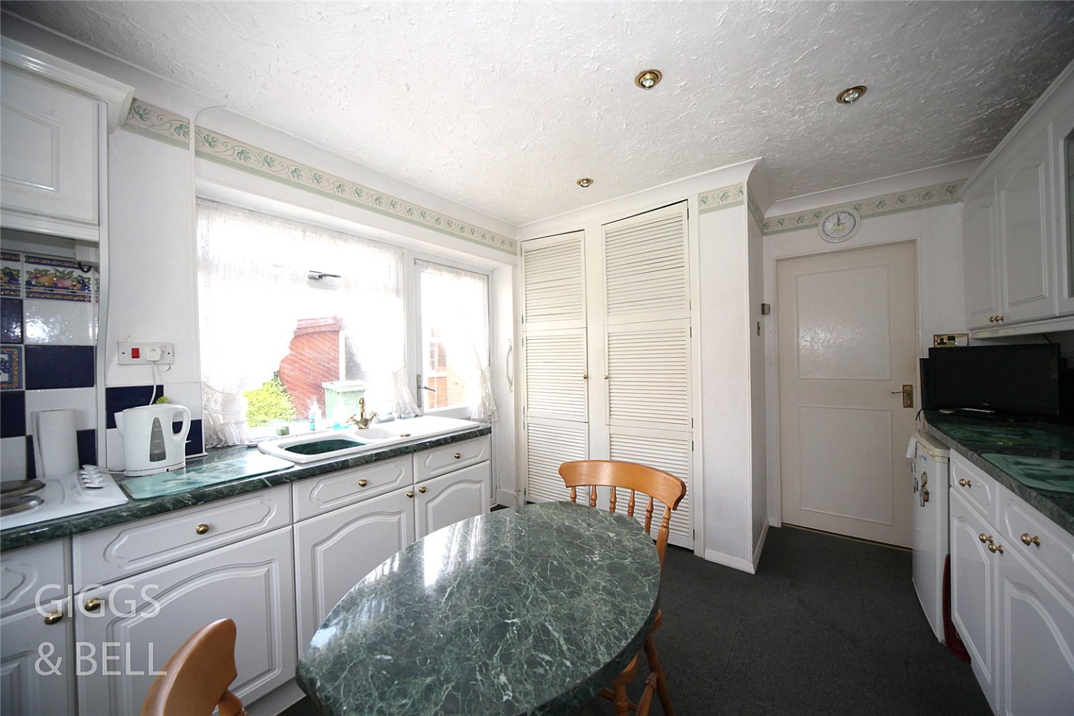 3 bed detached bungalow for sale in Lime Close, Bedford 7