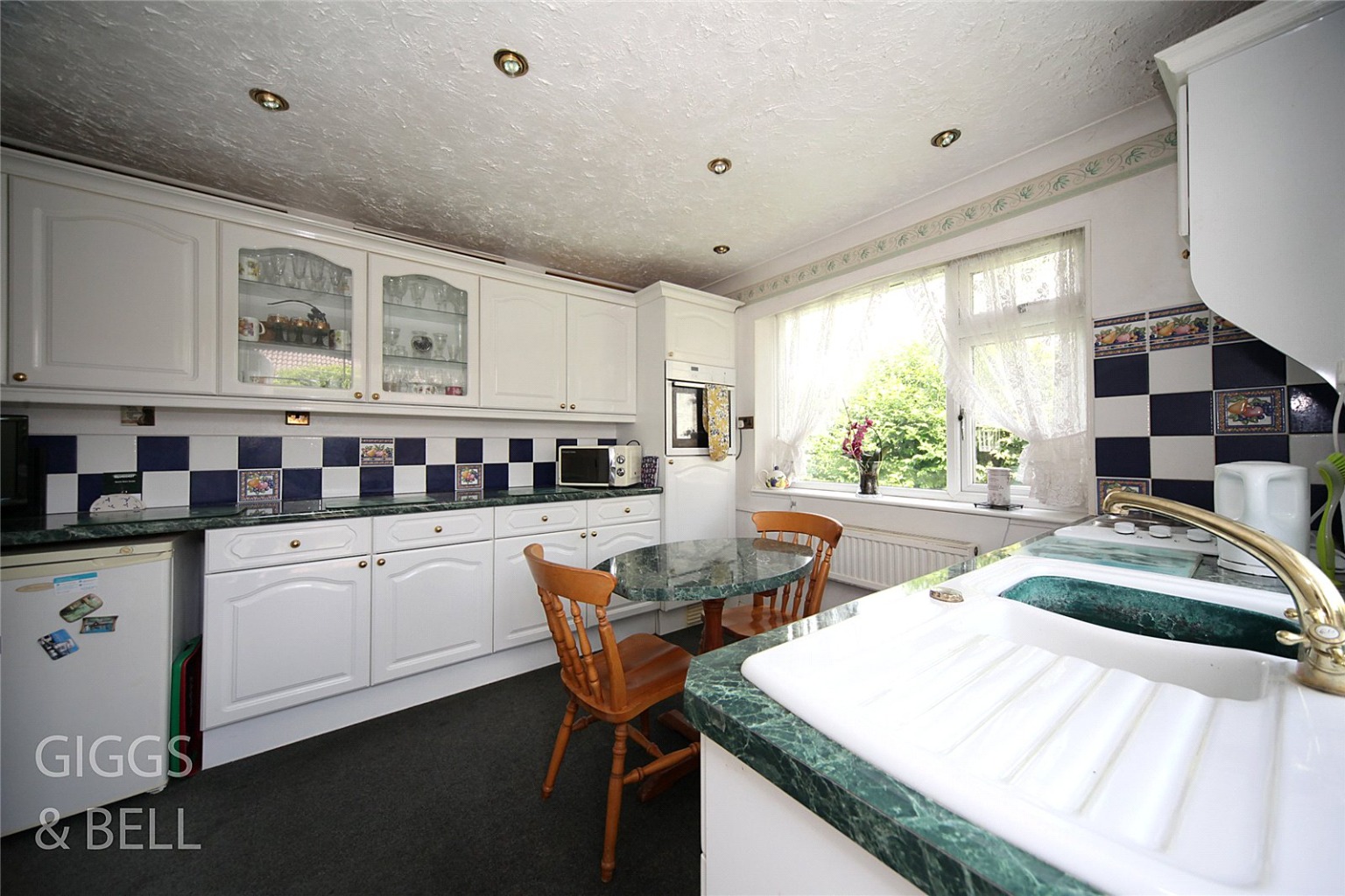 3 bed detached bungalow for sale in Lime Close, Bedford 5