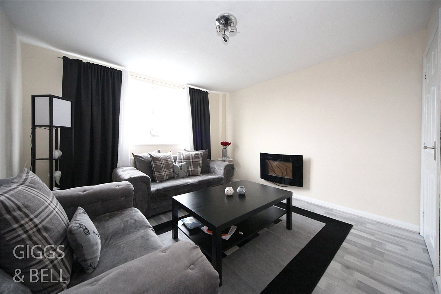 2 bed flat for sale in Brendon Avenue, Luton 1