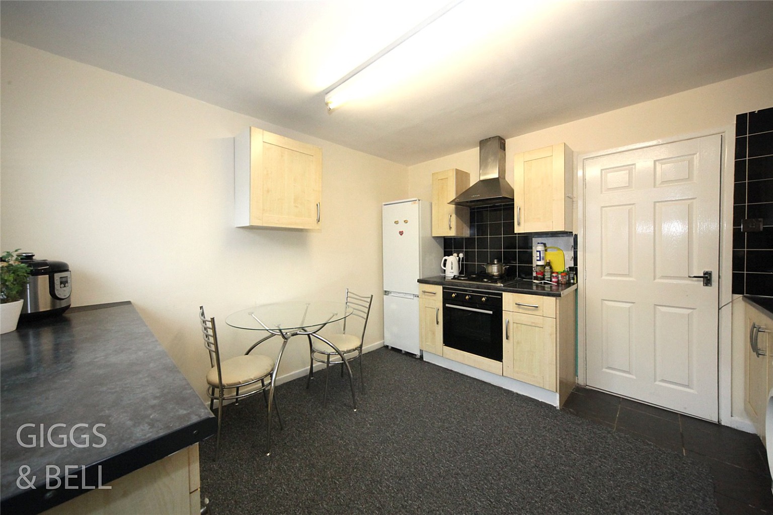 2 bed flat for sale in Brendon Avenue, Luton 6