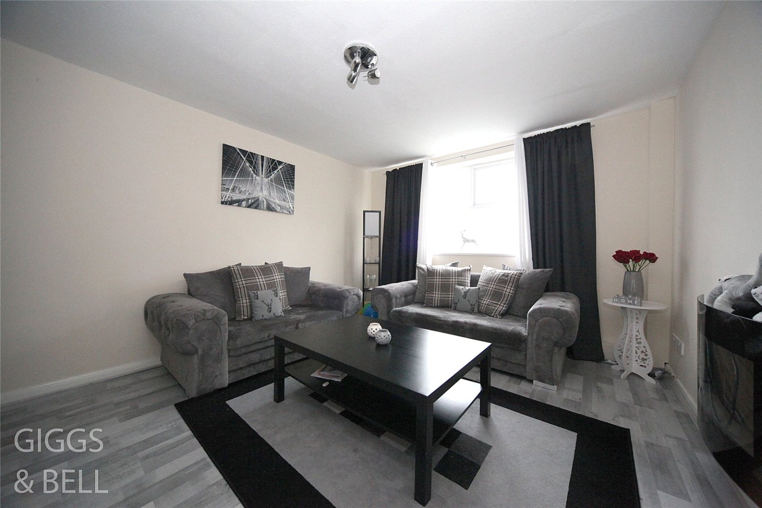 2 bed flat for sale in Brendon Avenue, Luton 3
