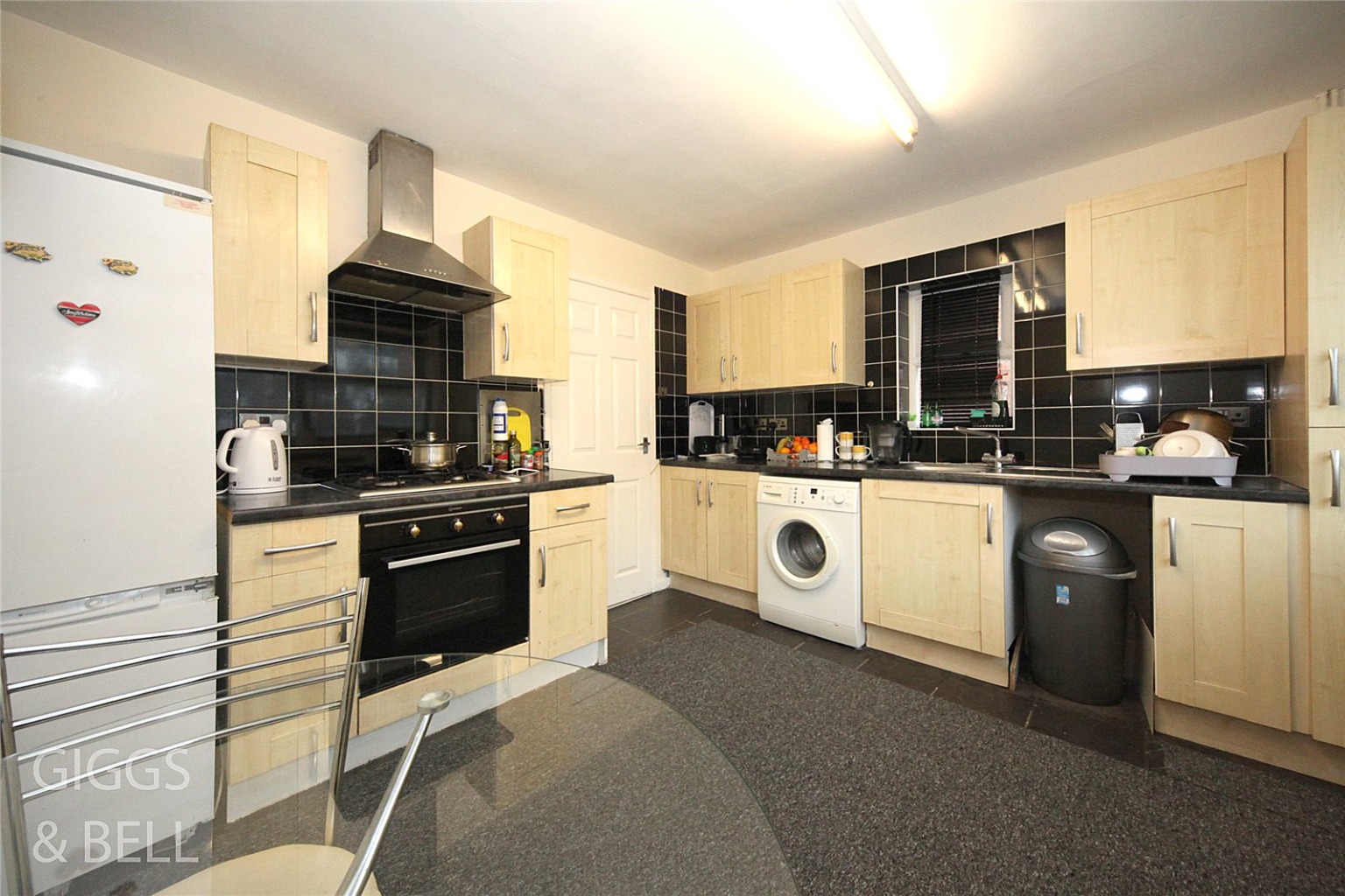 2 bed flat for sale in Brendon Avenue, Luton 5