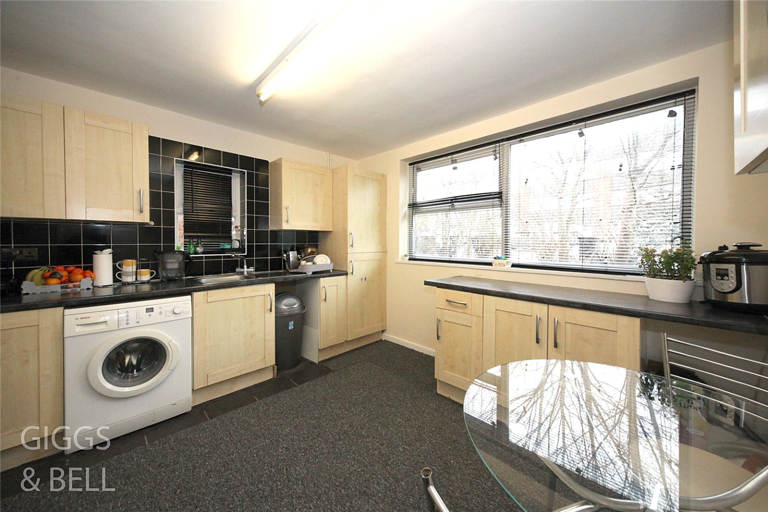 2 bed flat for sale in Brendon Avenue, Luton 4