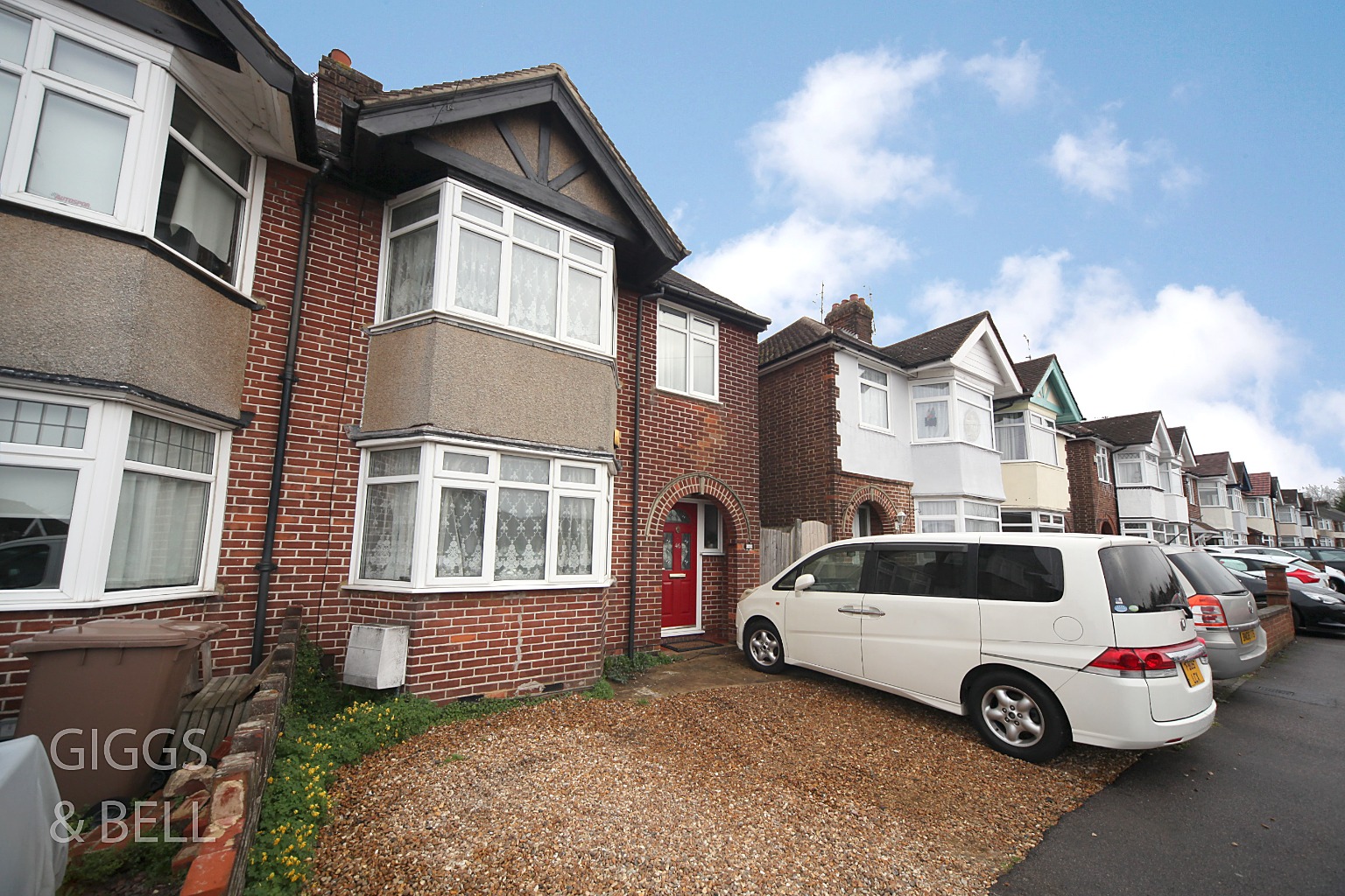 5 bed semi-detached house for sale in Shakespeare Road, Luton  - Property Image 2