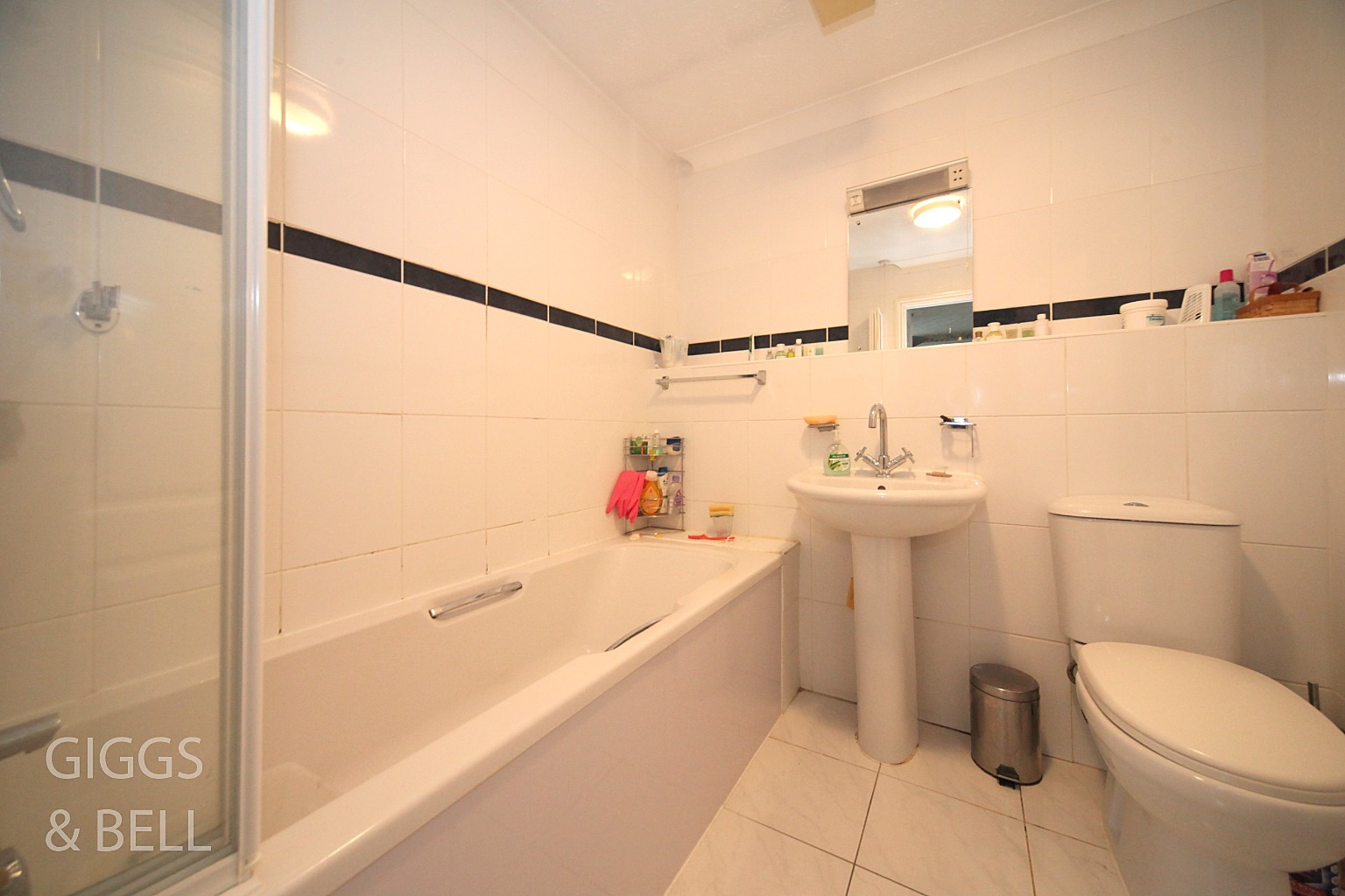 4 bed semi-detached house for sale in Launton Close, Luton  - Property Image 16