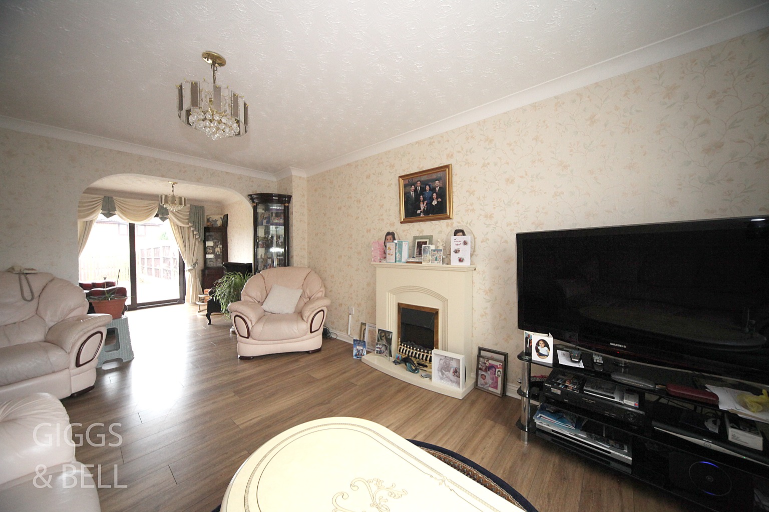 4 bed semi-detached house for sale in Launton Close, Luton  - Property Image 5
