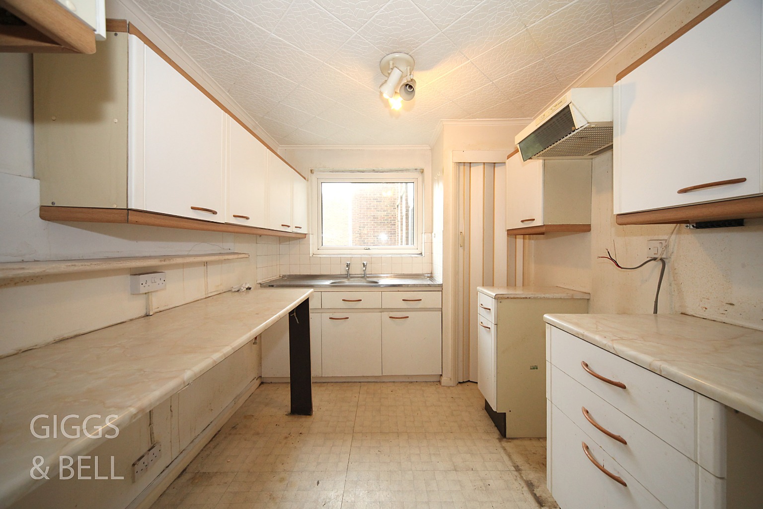 2 bed flat for sale in New Bedford Road, Luton 3