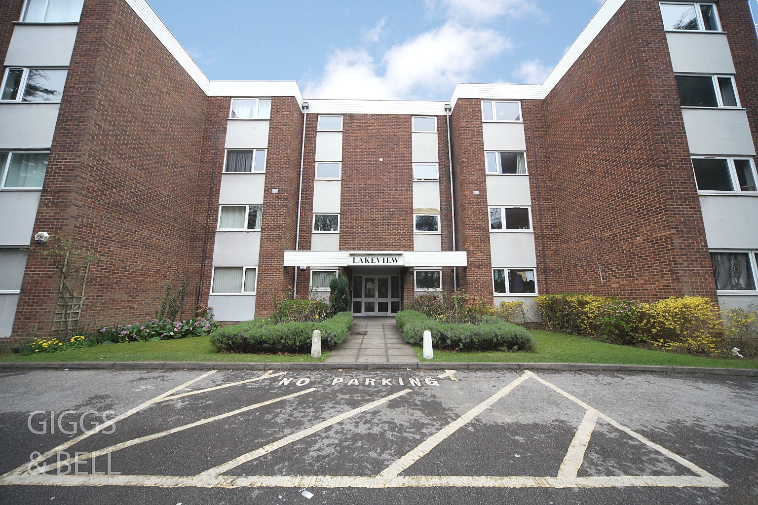 2 bed flat for sale in New Bedford Road, Luton, LU3 