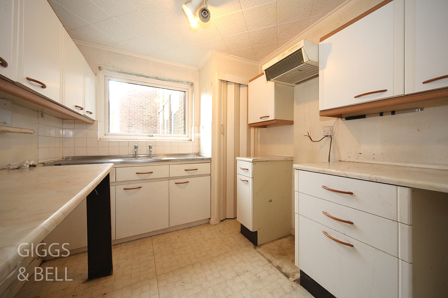 2 bed flat for sale in New Bedford Road, Luton 5