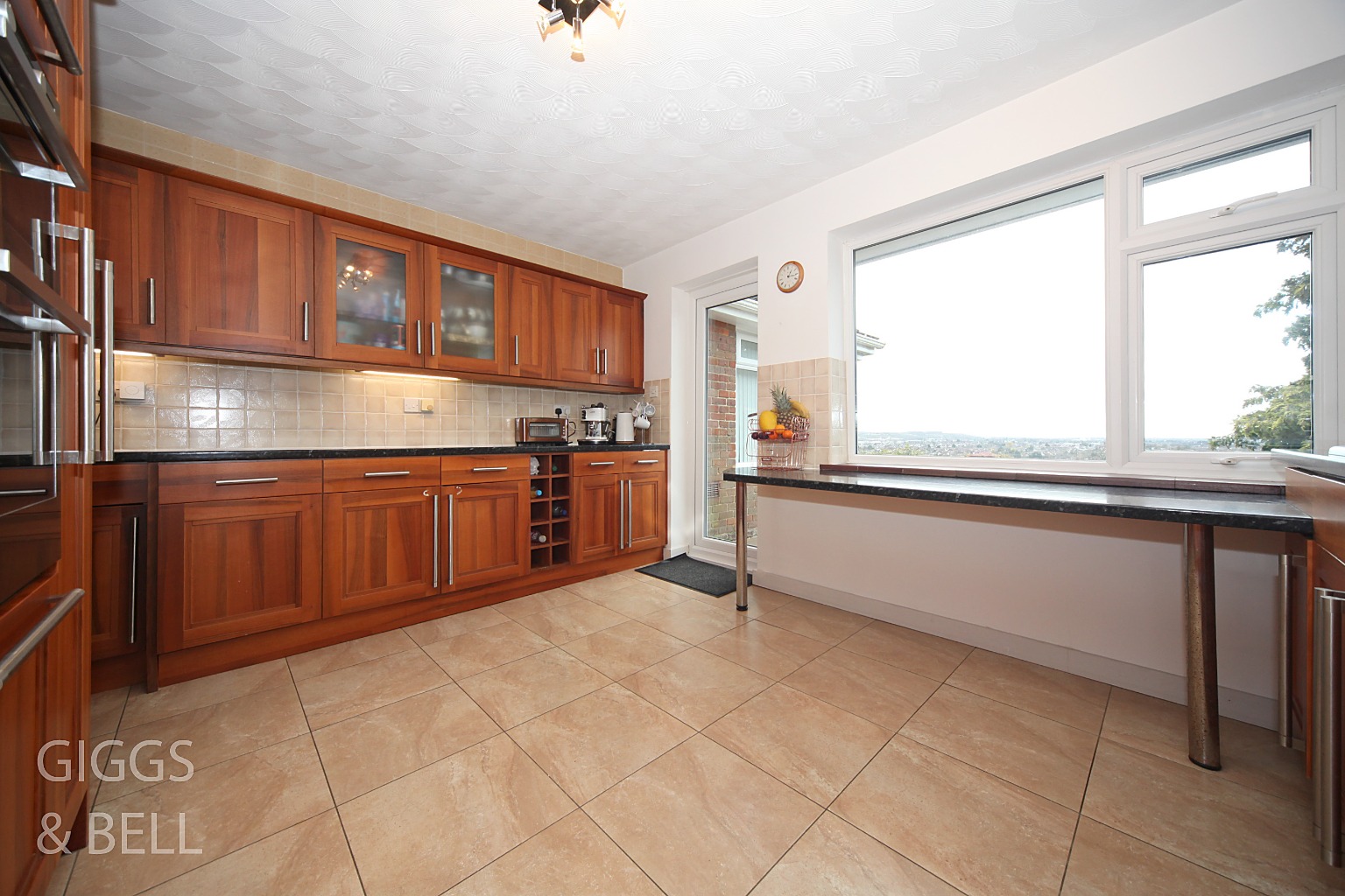 3 bed bungalow for sale in Wendover Way, Luton 9