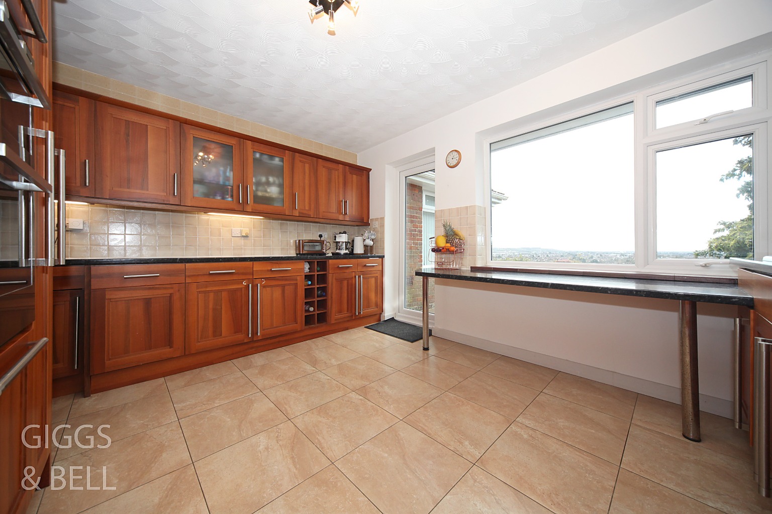 3 bed detached house for sale in Wendover Way, Luton 9