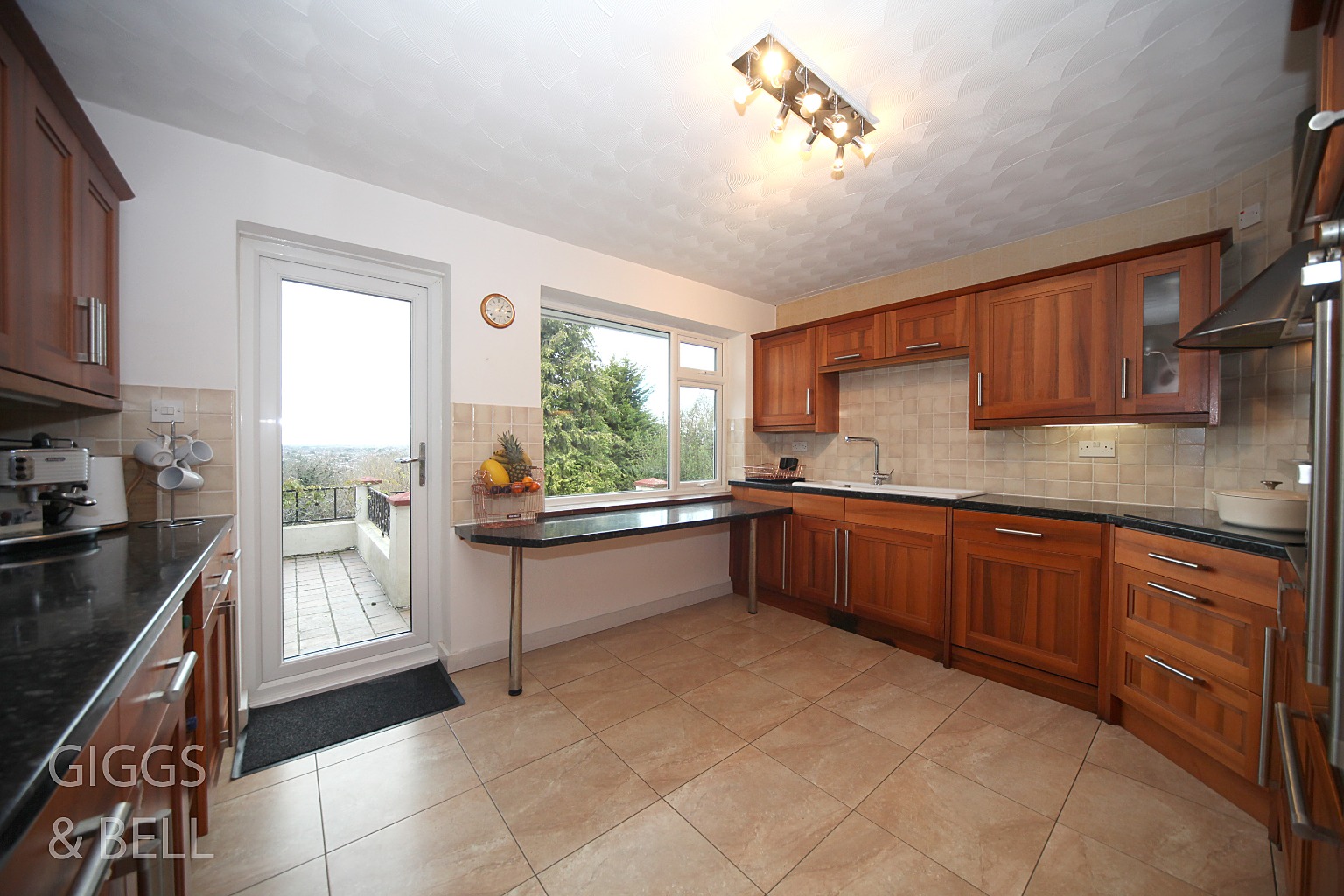 3 bed bungalow for sale in Wendover Way, Luton 8