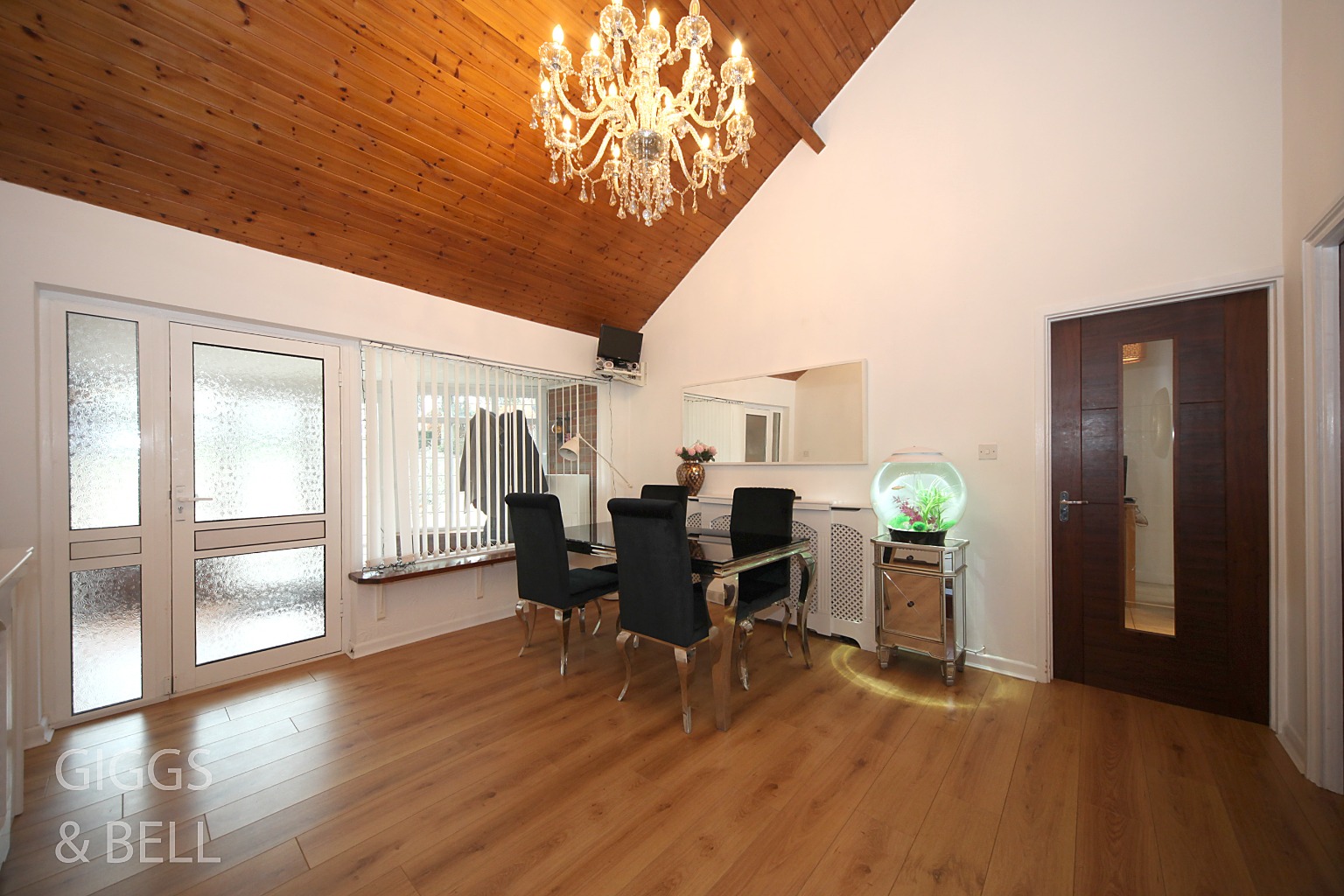 3 bed bungalow for sale in Wendover Way, Luton  - Property Image 3