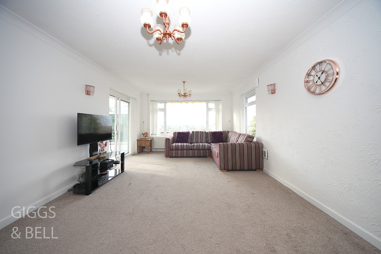 3 bed bungalow for sale in Wendover Way, Luton 3