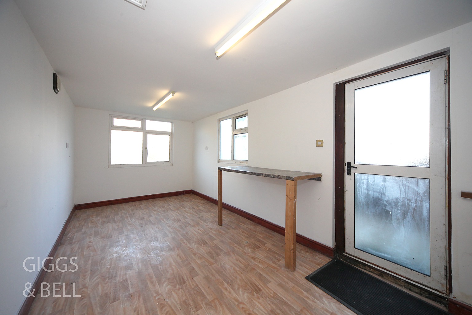 3 bed terraced house for sale in Clarendon Road, Luton 8