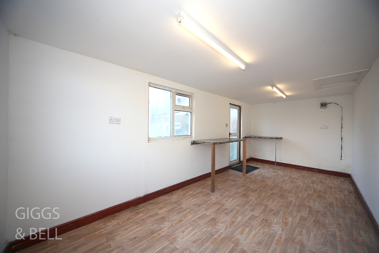 3 bed terraced house for sale in Clarendon Road, Luton 9