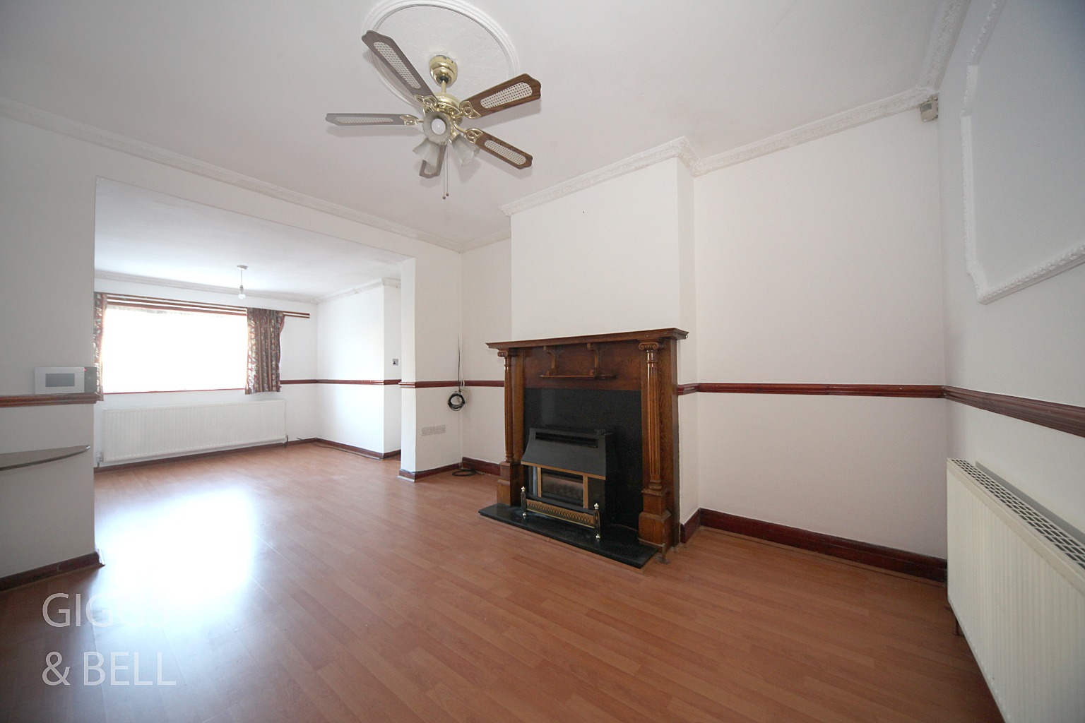 3 bed terraced house for sale in Clarendon Road, Luton  - Property Image 2